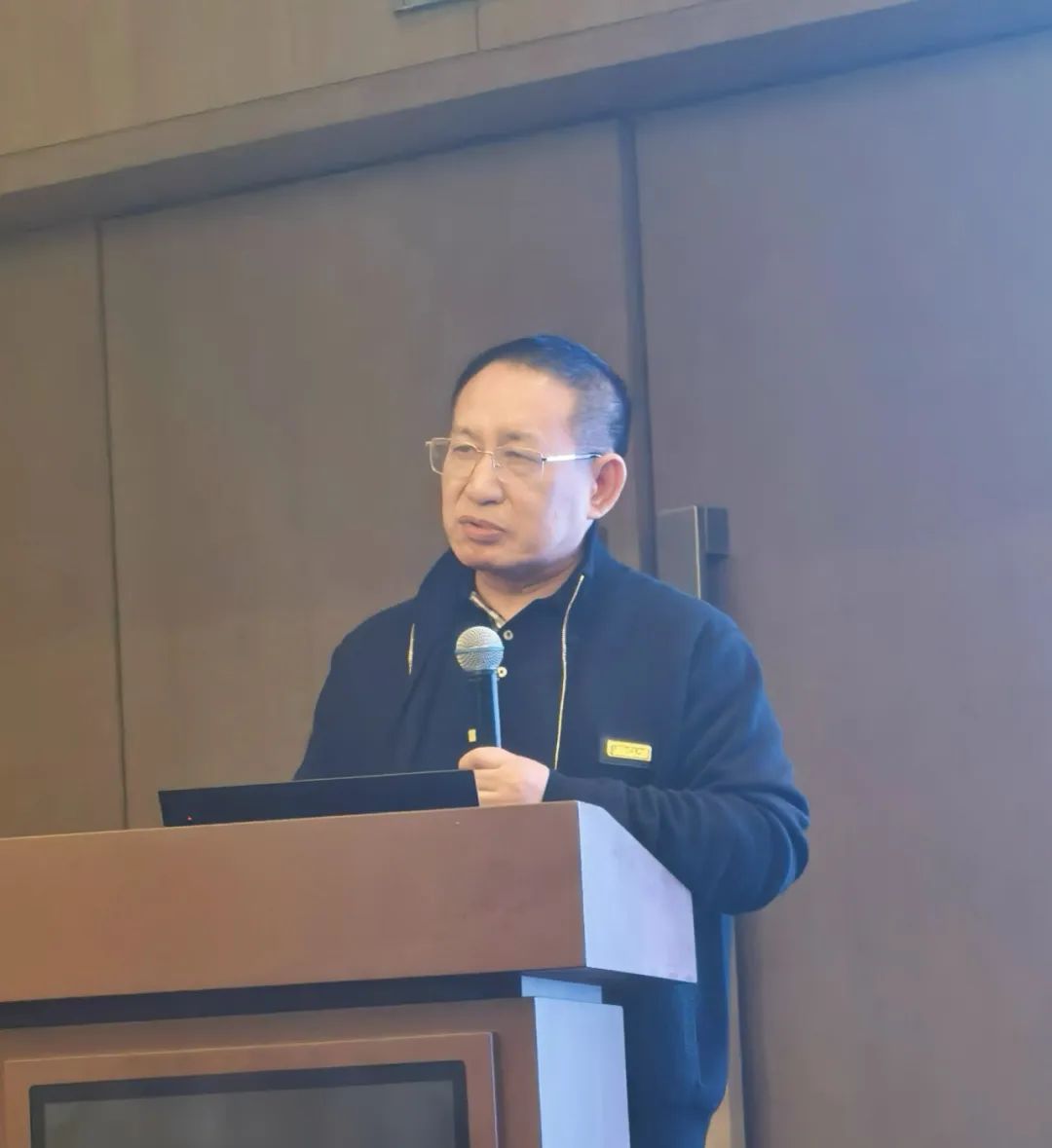 瑞達國際集團亮相川渝兩地建筑光伏及儲能系統(tǒng)設(shè)計關(guān)鍵技術(shù)交流會，發(fā)表《構(gòu)建光儲直柔本質(zhì)安全儲能系統(tǒng)》主題演講